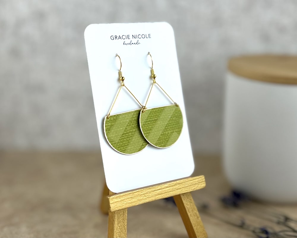 Fun Retro-Style Green Semicircle Earrings