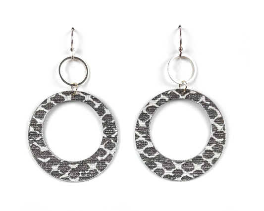 Stylish Silvery-Grey Snakeskin Print Hoop Earrings